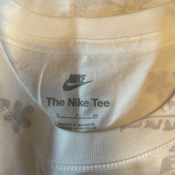 Men’s Nike Tee - Picture 3 of 3